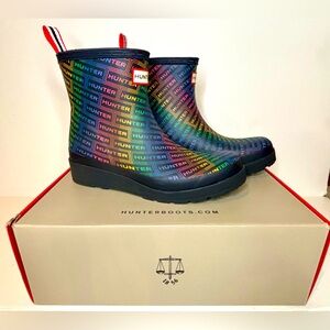 NEW Hunter Play Short Logo Rainbow Boot 🌈 - size 8M